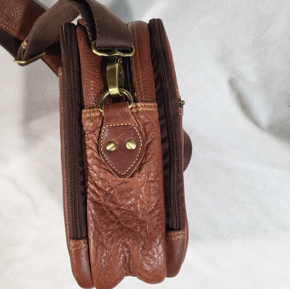 Duluth Trading Co Lifetime Leather Travel Bag